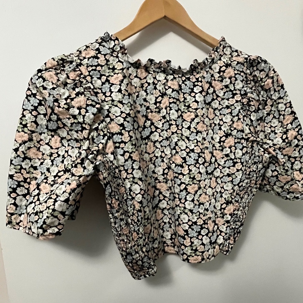 Levi’s Floral crop top